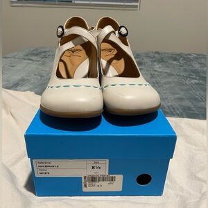 Fluevog Malibran Limited Edition 2019 White with Teal 8.5